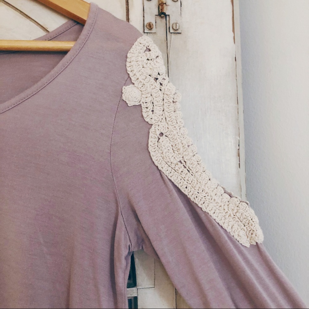 BKE real pretty boho style top with lace accents - Picture 1 of 4